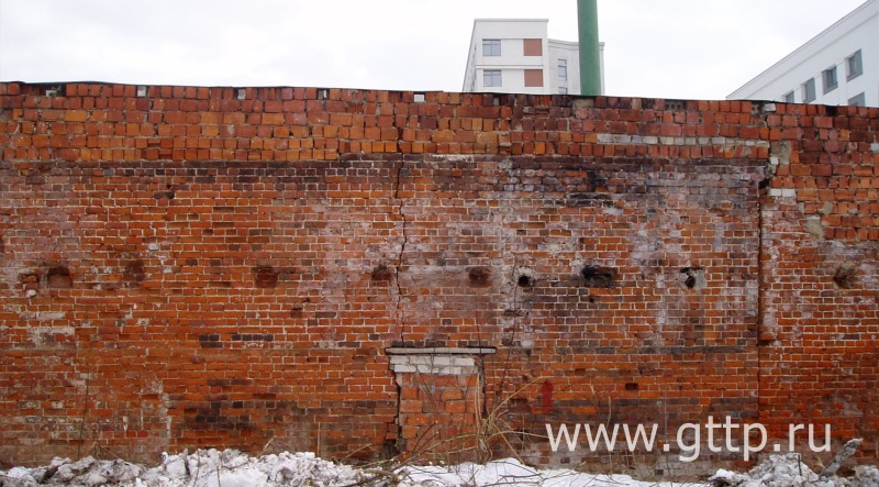 Брандмауэрная стена во дворе усадьбы крестьянина Ивана Арбекова, ул. Ульянова, 4, фото Галины Филимоновой 