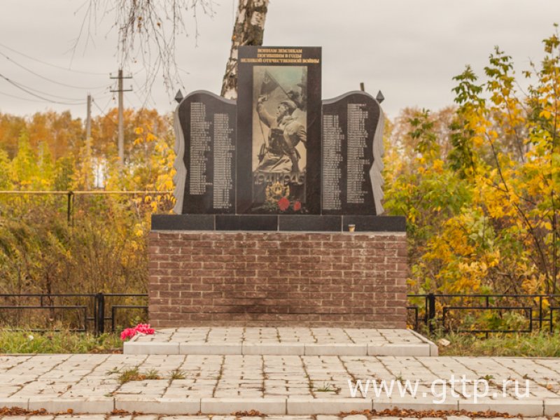Стелла в пямять о погибших в ВОВ, на месте откуда уходили на войну из Вязовки, фото Анастасии Бабушкиной 
