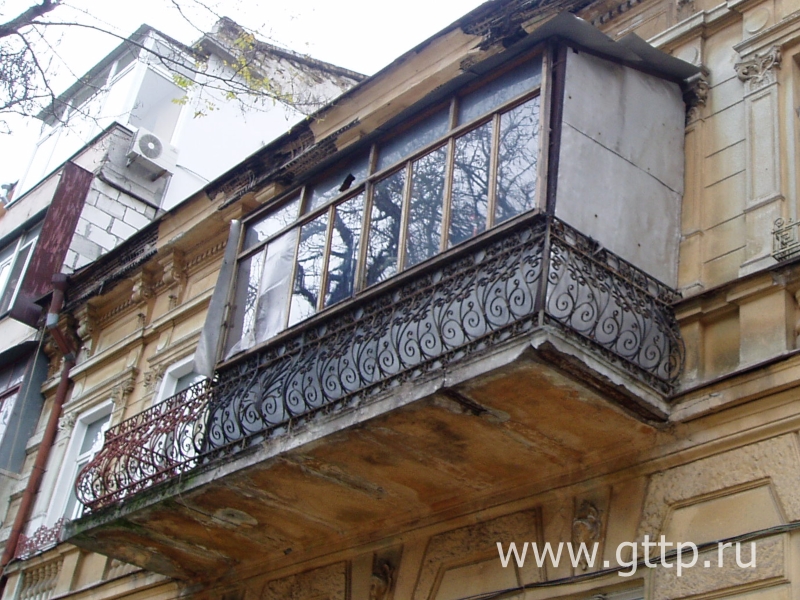 Балкон на фасаде дома № 10 по Софиевской улице в Одессе, фото Галины Филимоновой. 