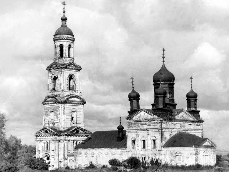 Фотография Спасской церкви в селе Нуча, сделанная около 1970-х годов Анатолием Кузиным, предоставлены для публикации на сайте Татьяной Кузиной