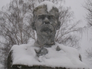Памятник А.М. Горькому в Тумботине, фото Владимира Бакунина