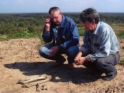 Сергей Легченков с коллегой на месте строительства храма в Лапшанге, фото предоставлено Сергеем Легченковым