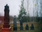Памятники семье Шуртыгиных в Глухове, фото предоставлено Диной Коротаевой