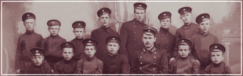 С.Н.Миловский с учащимися духовного училища в Починках